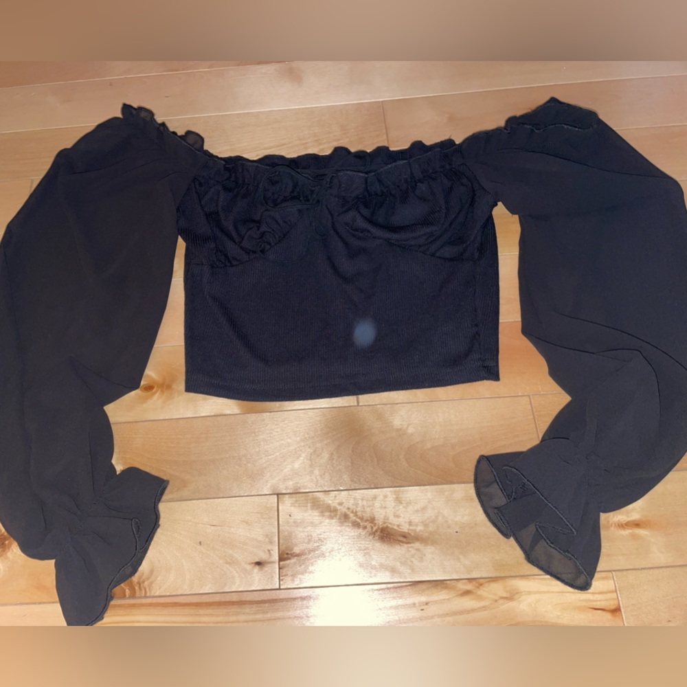SHEIN| XS Black Cropped Top